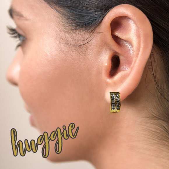 Huggie Earring Gold Plated Stainless Steel/Crystal - Picture 3 of 4
